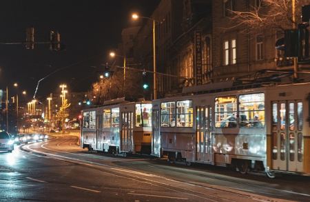 Ноктуризъм в България – как нощният живот се вплита с културните забележителности и природните чудеса